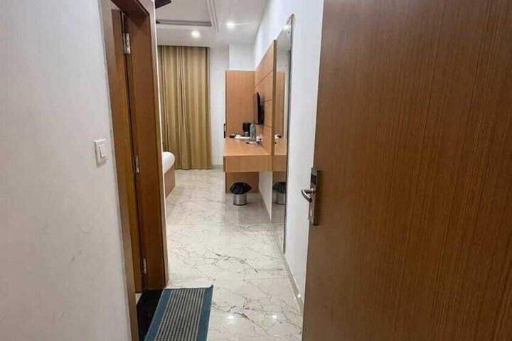 Room 15 of 33