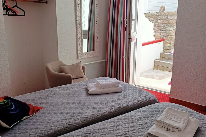 Room 2 of 9