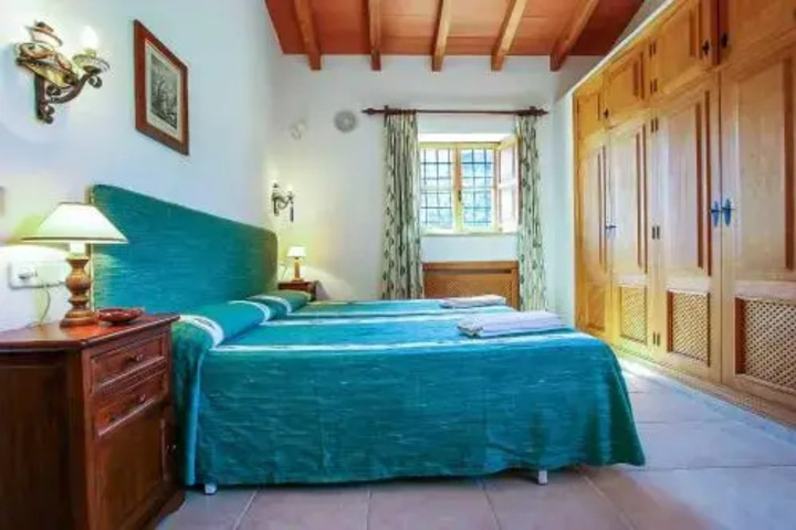 Room 2 of 11