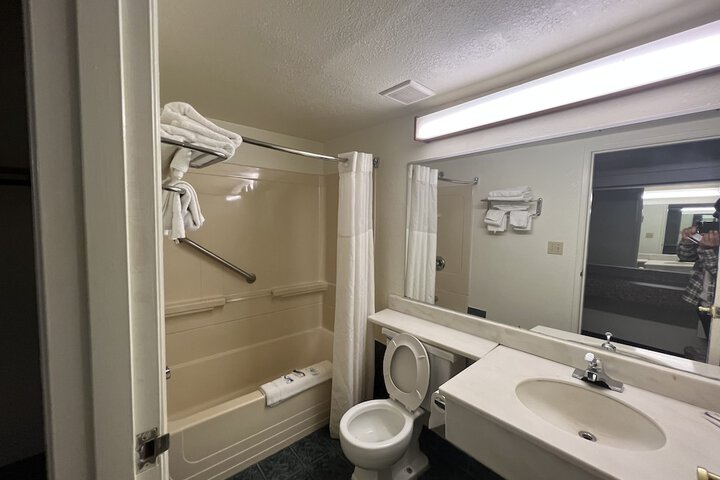 Room 7 of 12