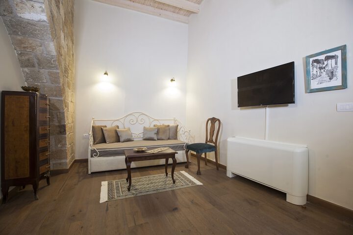 Room 10 of 56