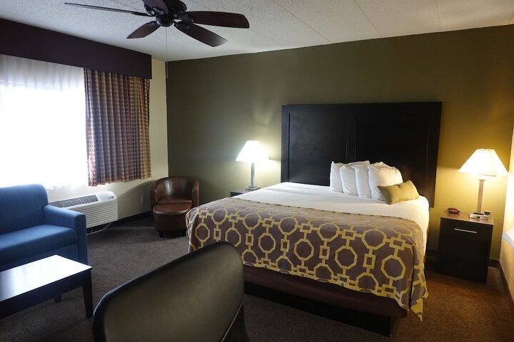 1 King Bed (2 of 14)