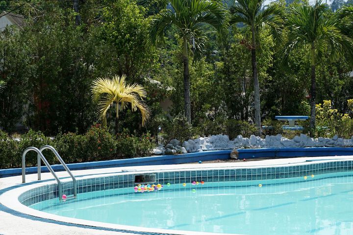 Hotel Pool