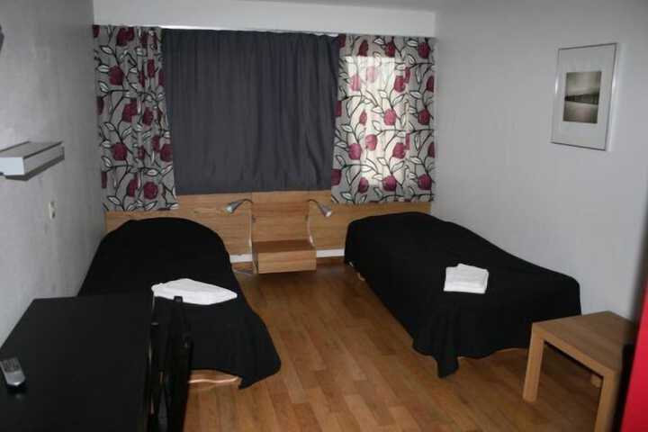 Room 2 of 38
