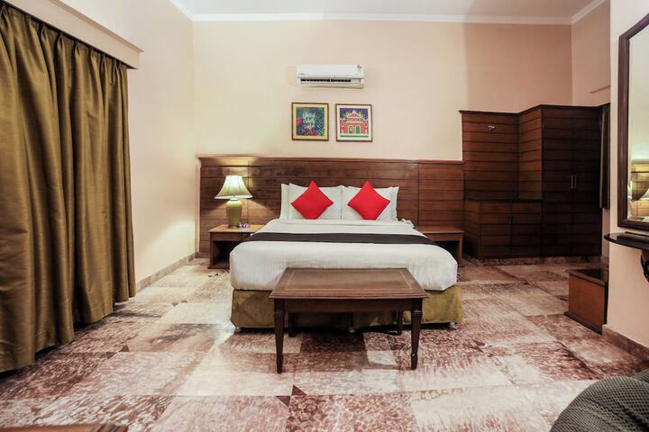 Room 10 of 30