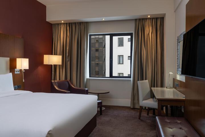 Room 32 of 201
