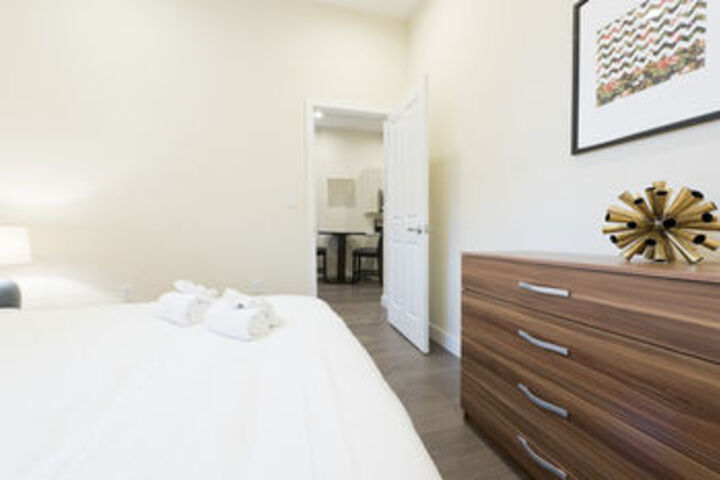 Room 4 of 7