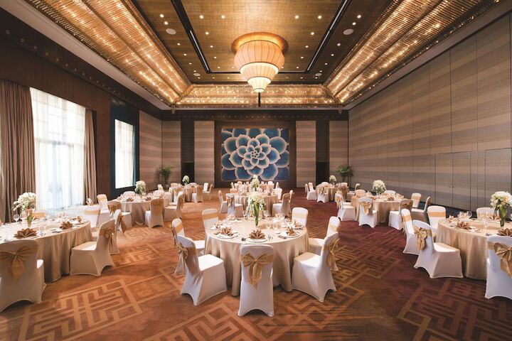 Ballroom/Hall 63 of 82