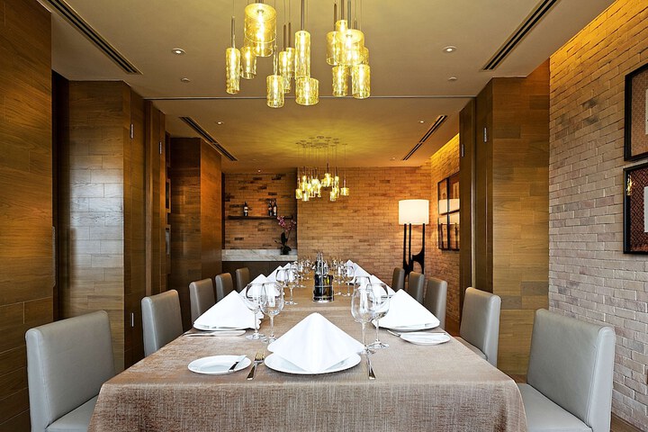 Dining 62 of 100
