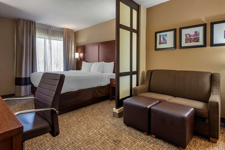 1 King Bed Suite (6 of 30)