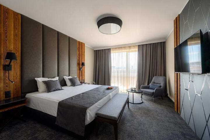Room 4 of 17