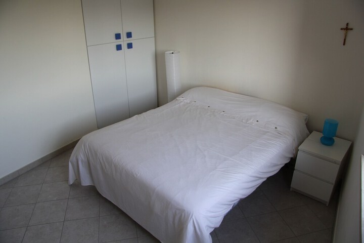 Room 35 of 172