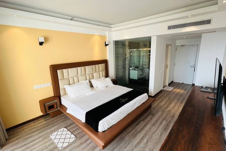 Room 9 of 25