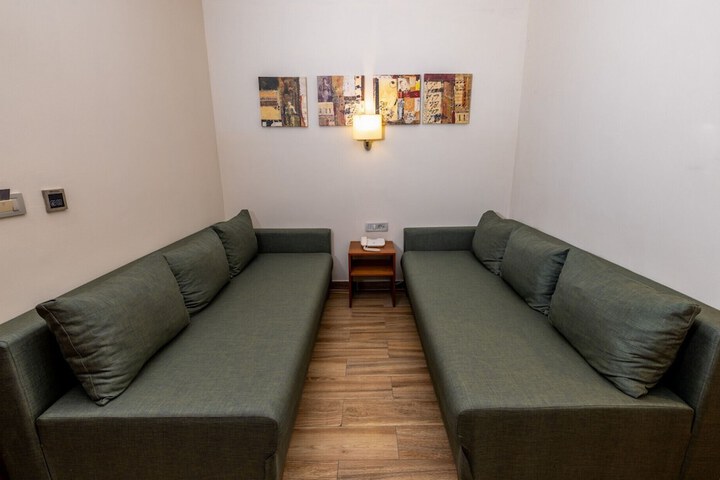 Room 46 of 518