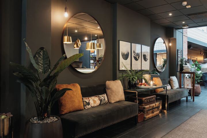 Entrance & Lobby