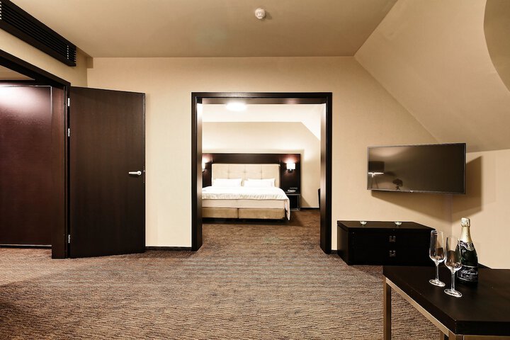 Room 25 of 43