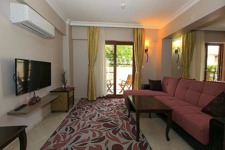 Room 10 of 12