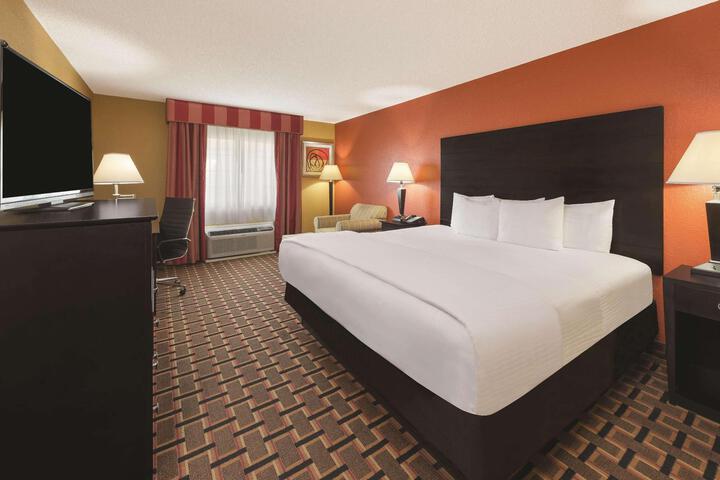 2 Queen Beds (2 of 12)