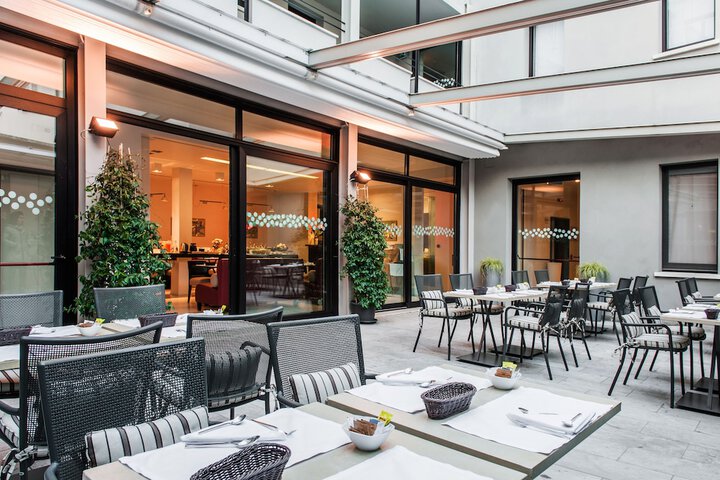 Terrace/Patio 58 of 60