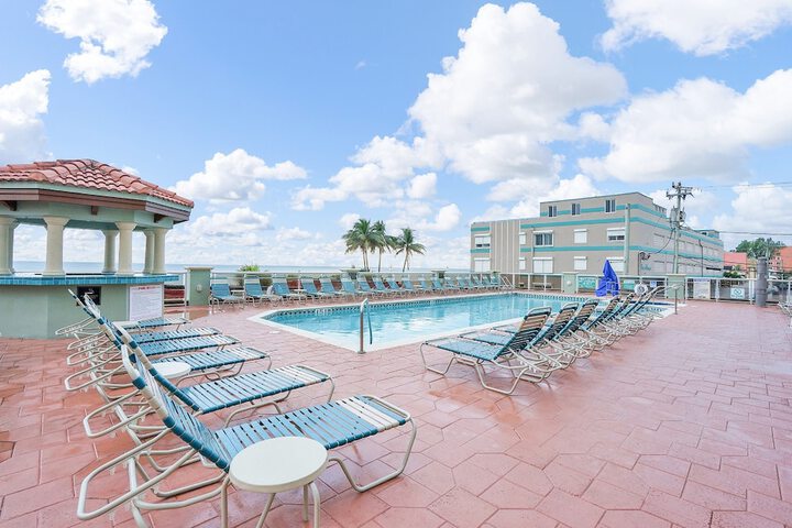 Sundeck 47 of 51