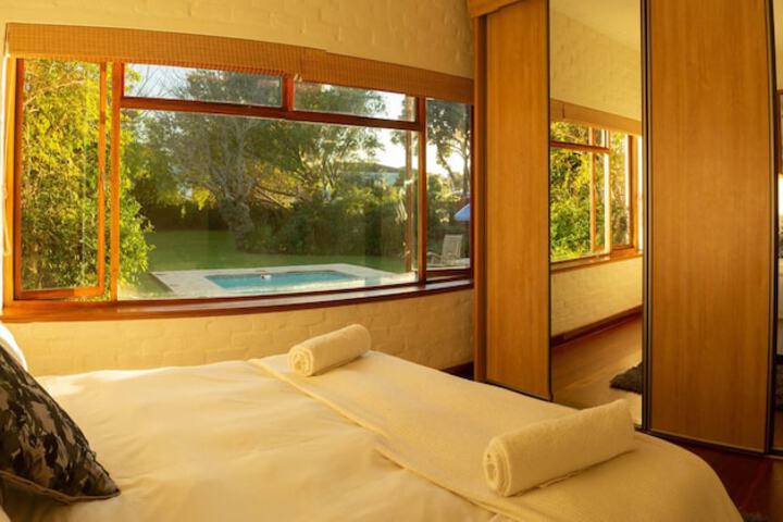 Room 4 of 16