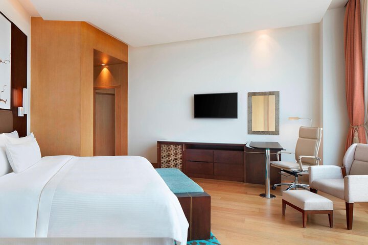 Room 15 of 83