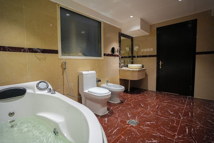 Room 10 of 13