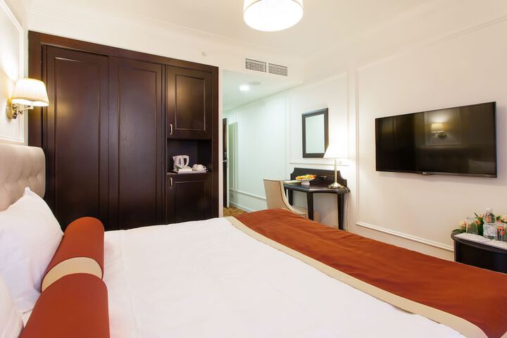 Room 10 of 46