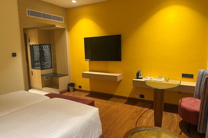 Room 12 of 40