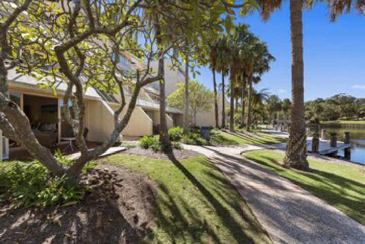 Hotel Exterior 9 of 18