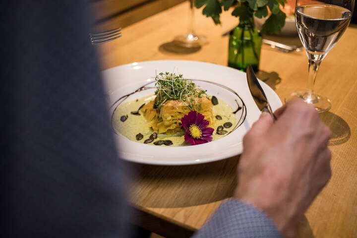Dining 36 of 48