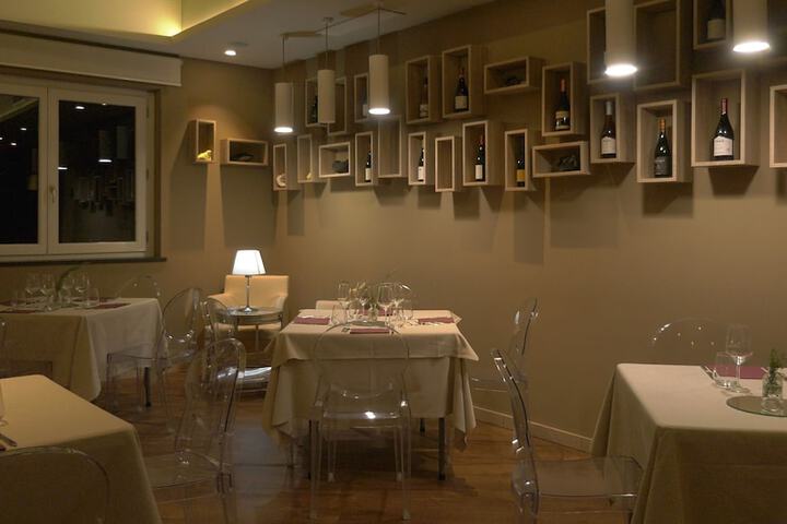 Dining 142 of 196