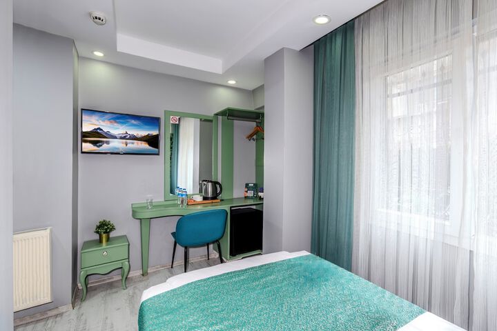 Room 9 of 42