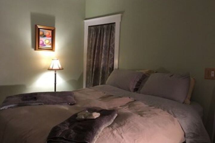 Room 11 of 16
