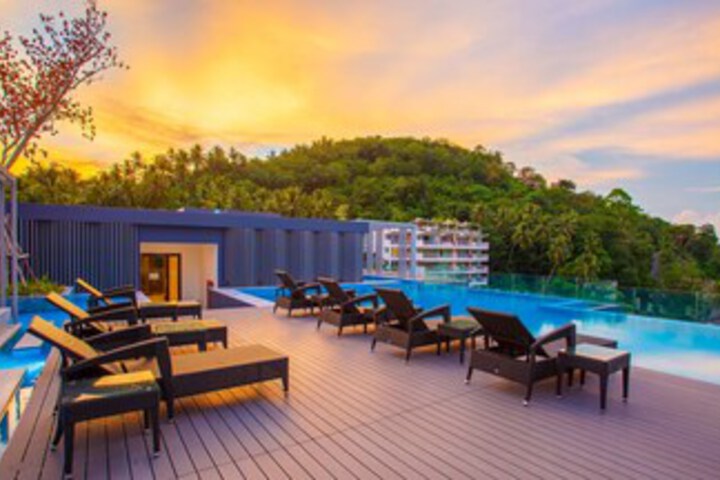 Image of Aristo 2 Beach Front by Holy Cow 712