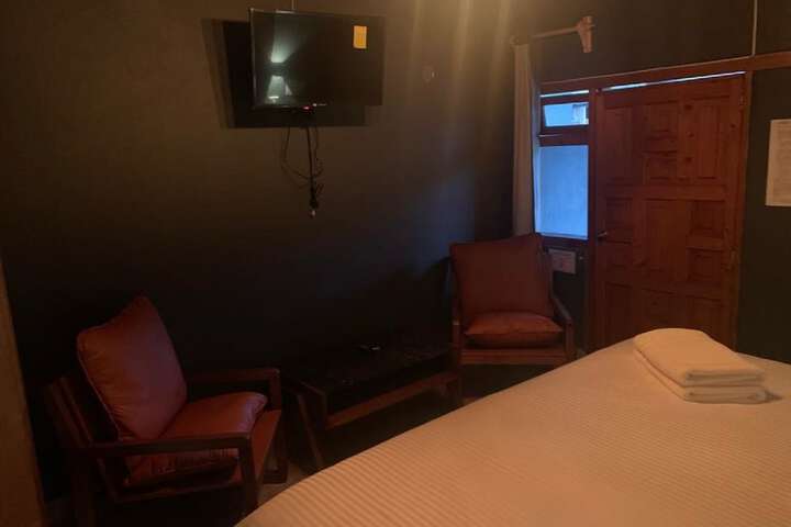 Room 8 of 92
