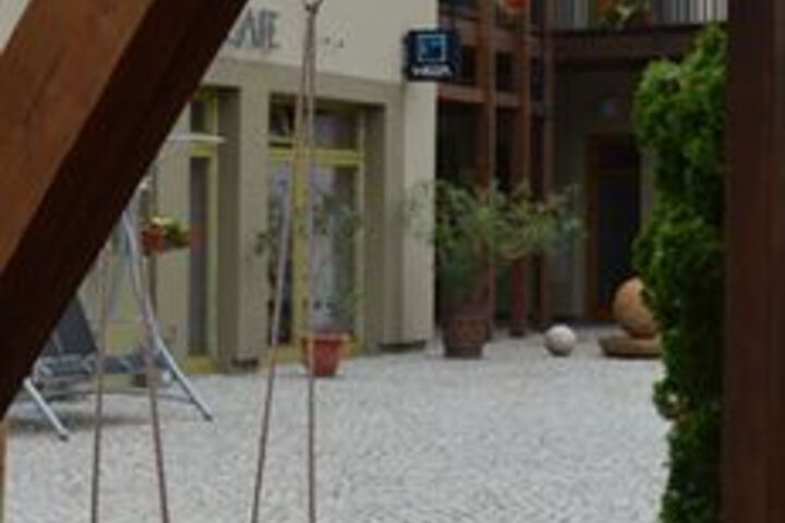 Hotel Exterior 8 of 32