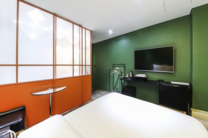 Room 11 of 35