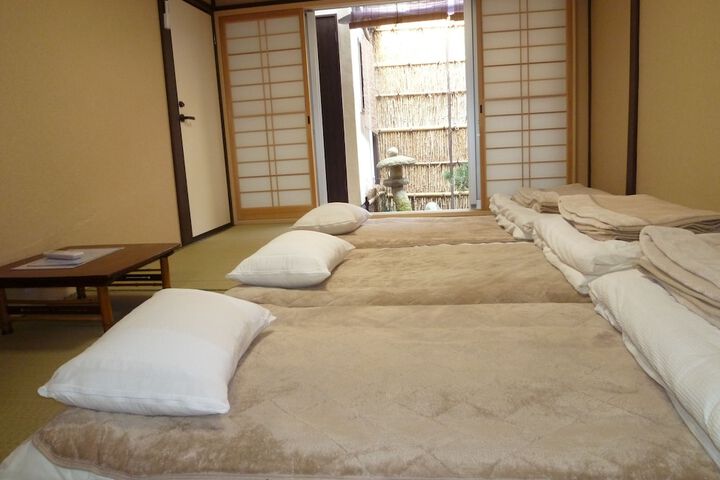 Room 5 of 12