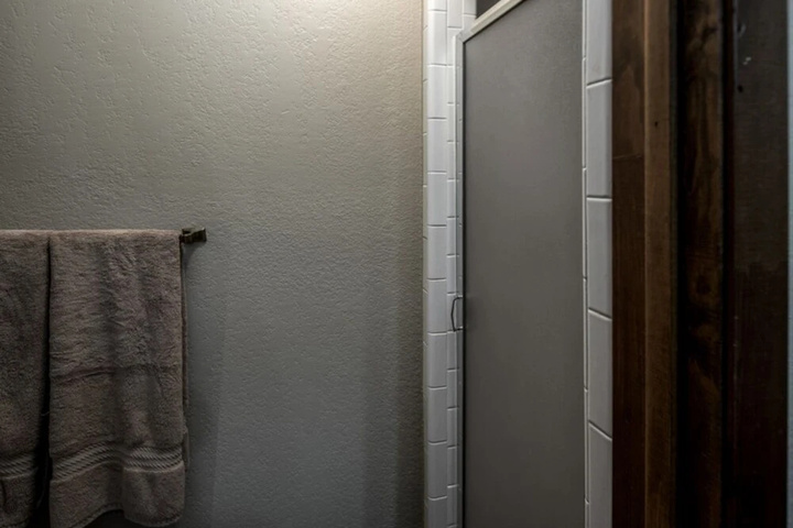 Room 8 of 17