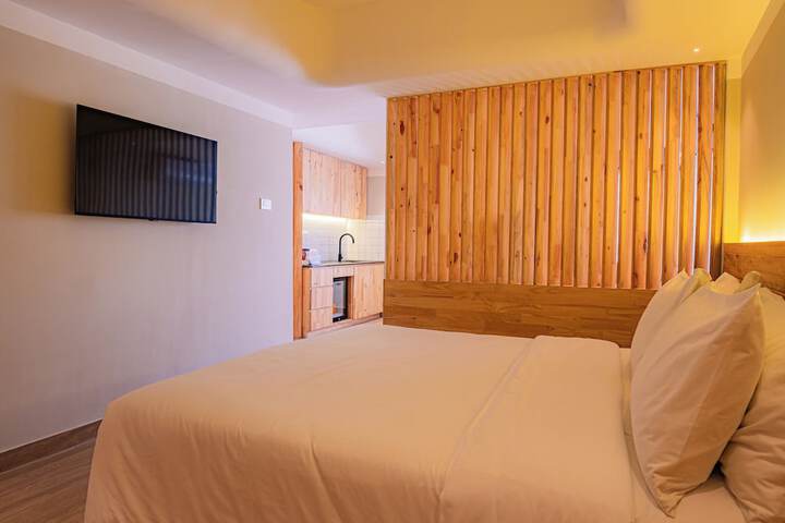 Room 5 of 18