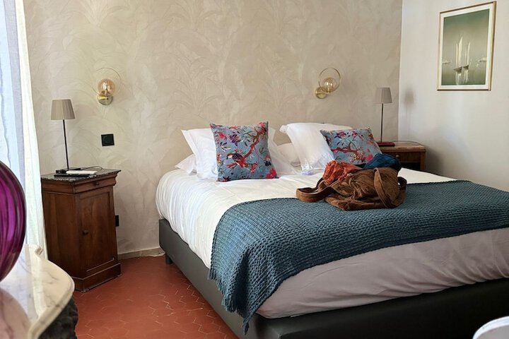 Room 2 of 14
