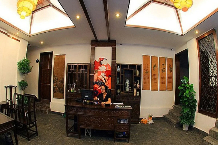 Fenghuang Poshan Inn