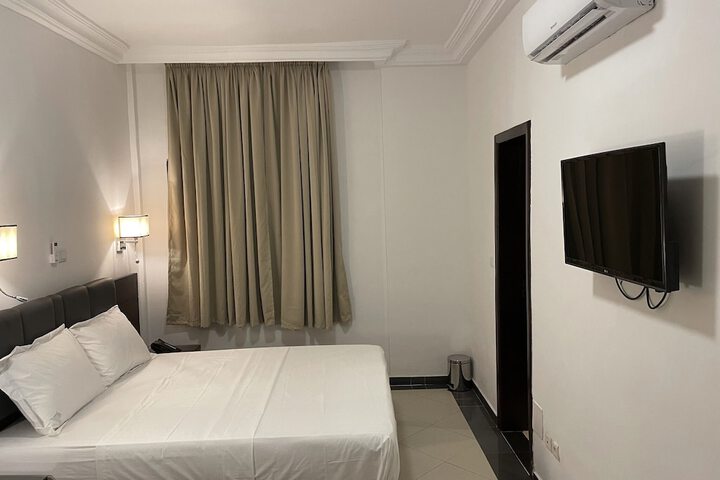 Room 14 of 105