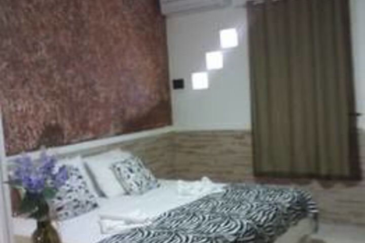 Room 12 of 33