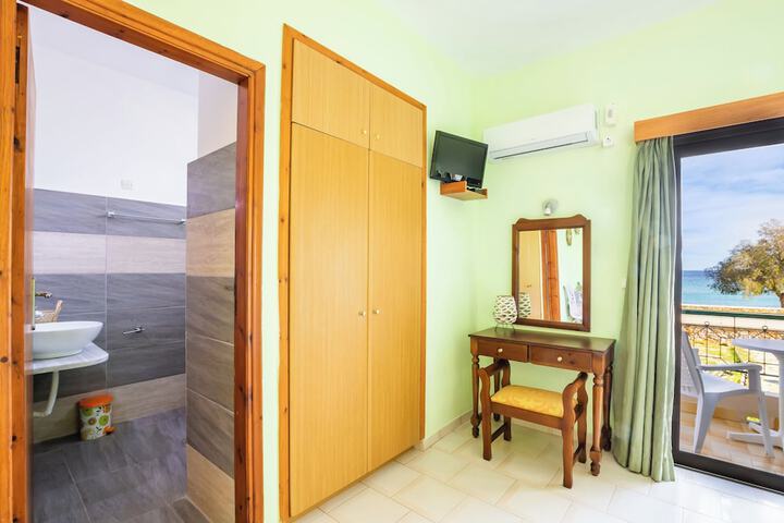 Room 5 of 71