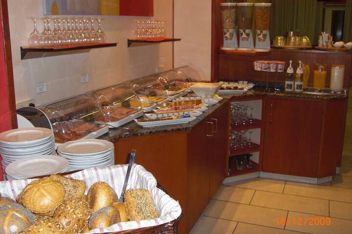 Breakfast/Coffee Service 26 of 37