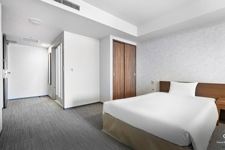 Room 27 of 77