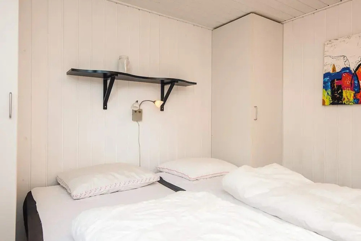 Room 4 of 20