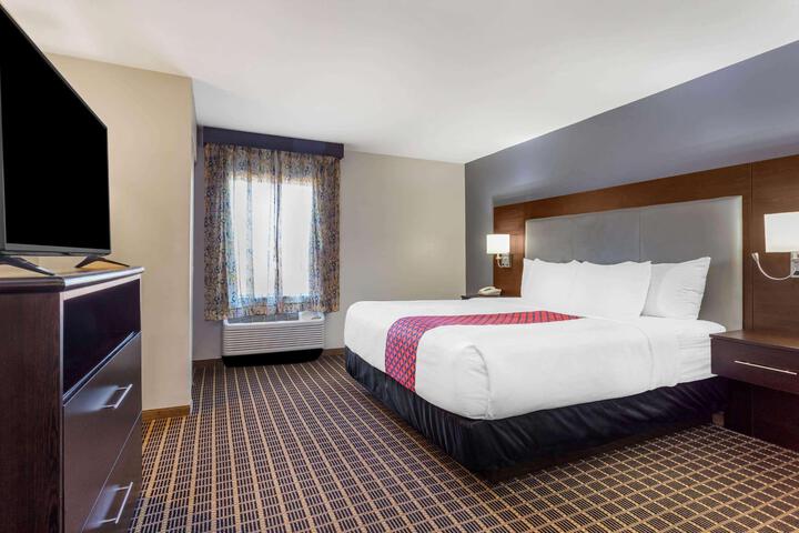 1 King Bed Mobility Accessible (3 of 7)